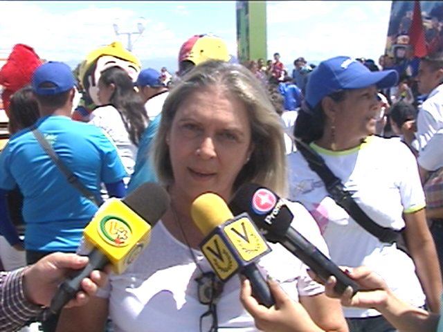 María Teresa Pérez: es inconstitucional pretensiones del presidente de disolver la AN