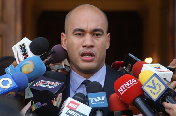 es una locura la aprobación con 106 votos a favor el abandono de cargo por parte del jefe de Estado
