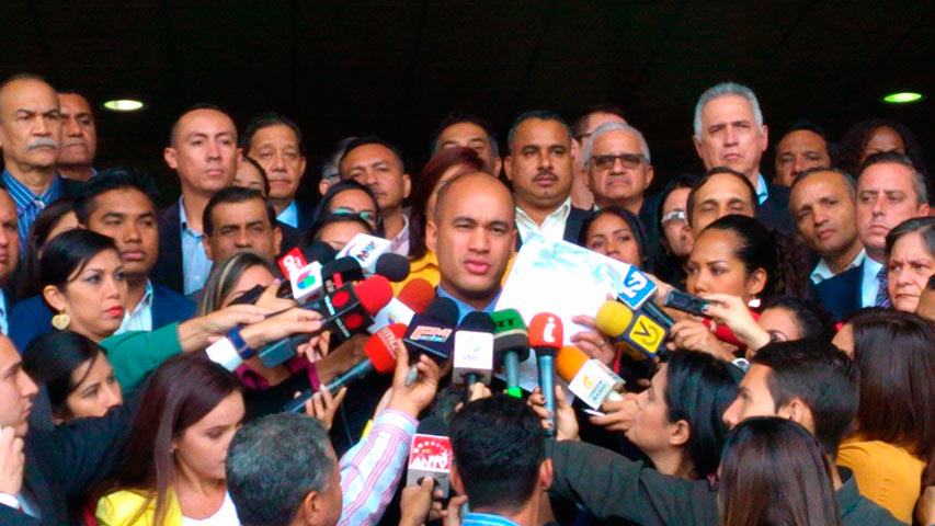 Diputados oficialistas introdujeron ante TSJ recurso contra sesión de Asamblea Nacional