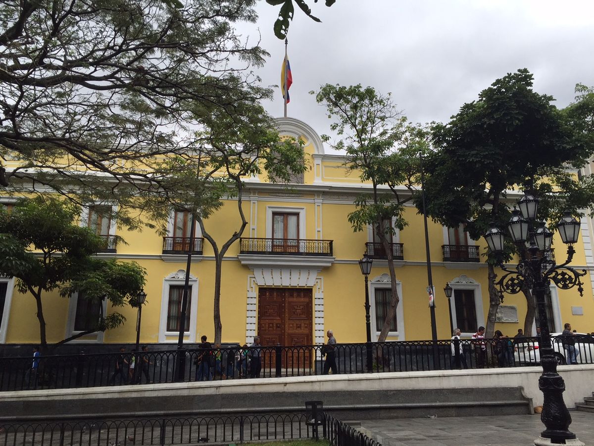Venezuela solicita a Colombia que la entrega de tres militares desertores