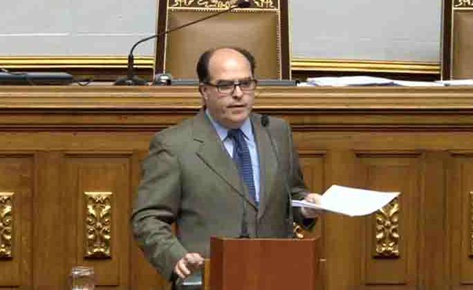 Jefe del parlamento venezolano acusa a Maduro de
