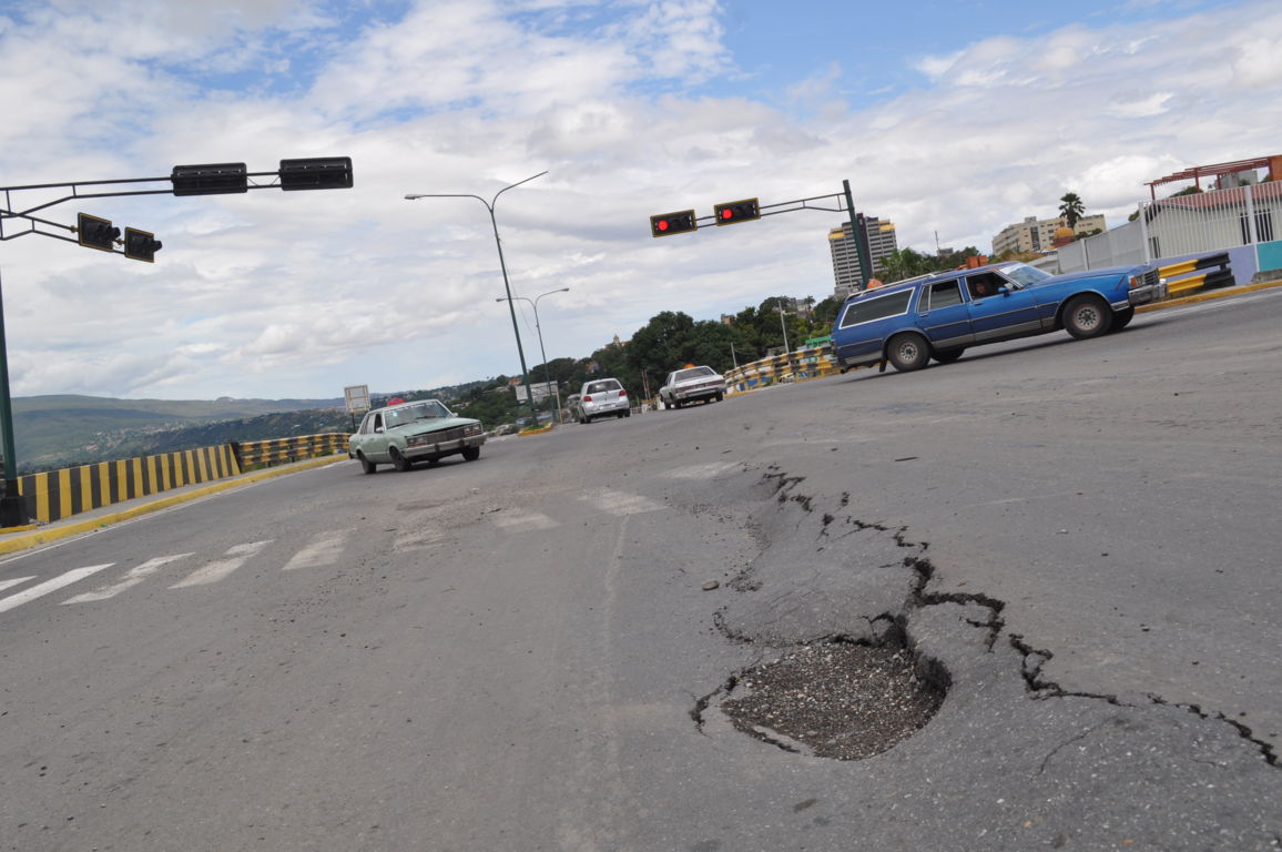 Habitantes de la avenida Uruguay entre calles 21 y 22 denuncian el desborde de aguas servidas