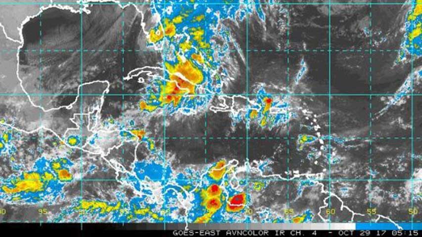 Philippe se aleja de Florida y produce lluvias intensas en Bahamas