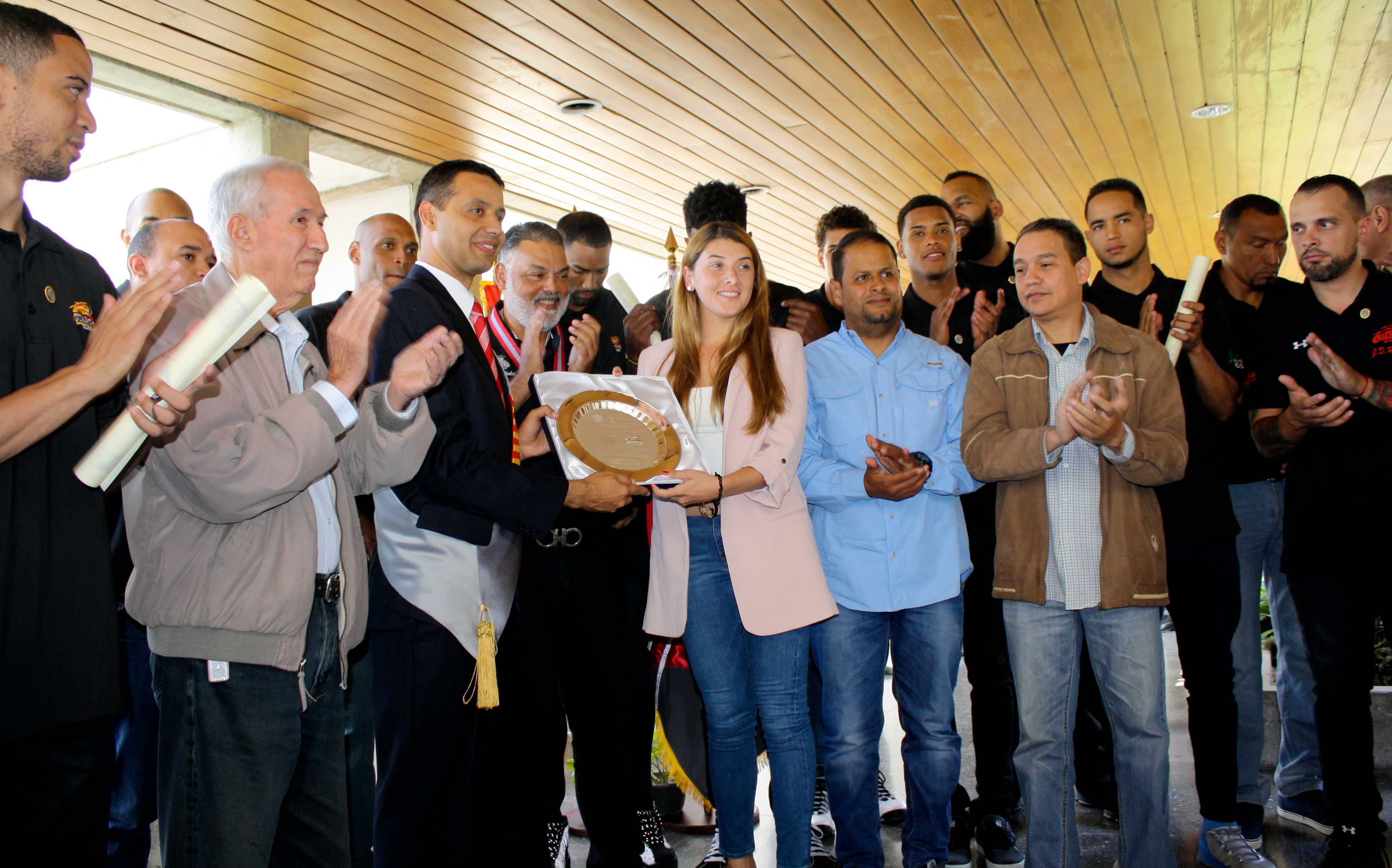 Guaros de Lara recibió Orden Juan Guillermo Iribarren