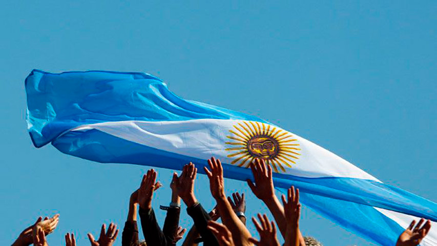 Argentina facilitará trámites a estudiantes y profesionales venezolanos