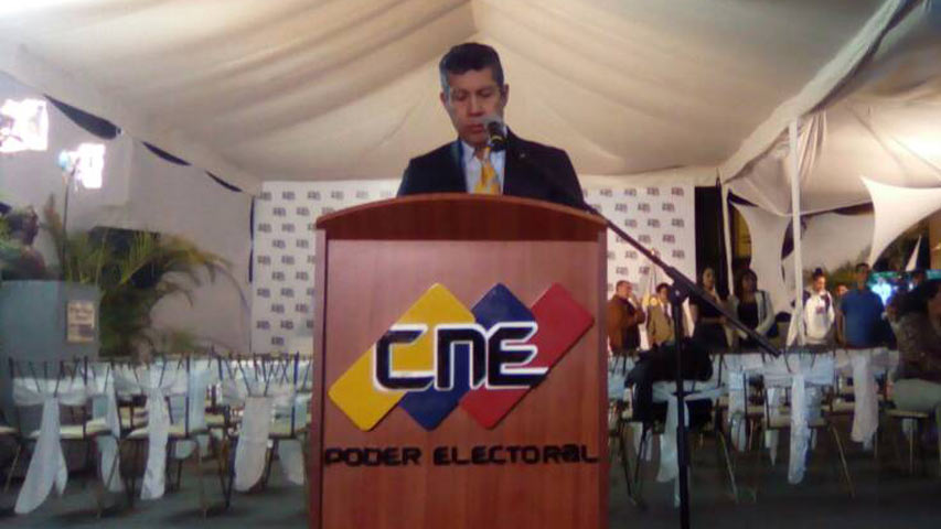 Falcón pidió al CNE postergar la fecha de los comicios presidenciales
