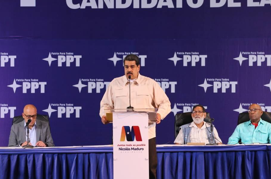 Maduro invitó al pueblo a acompañarlo en su inscripción como candidato
