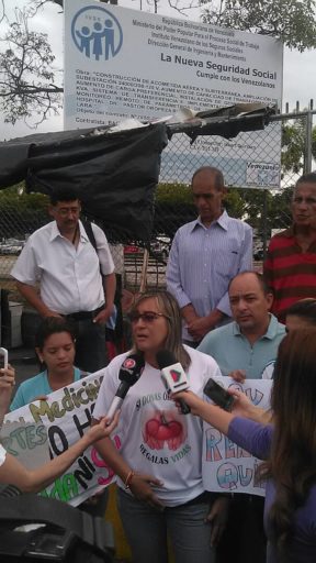 Pacientes renales reclaman en el Pastor Oropeza #Barquisimeto