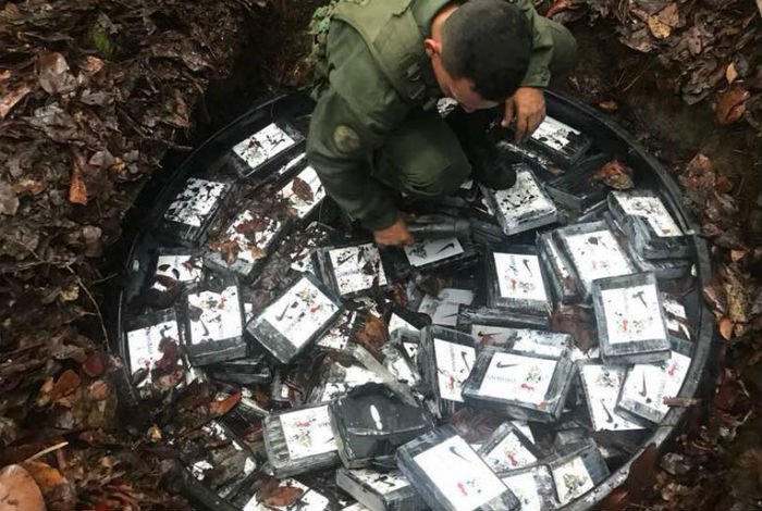 La Fuerza Armada Nacional Bolivariana (FANB), decomisando la droga