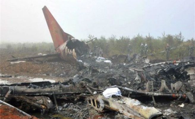 Al menos 257 muertos dejó un avión militar tras estrellarse cerca de Argelia 
