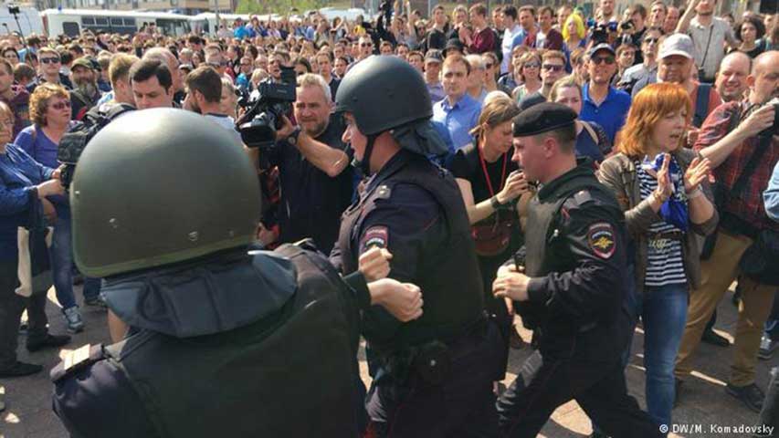 Cientos de detenidos en toda Rusia en una protesta contra Putin