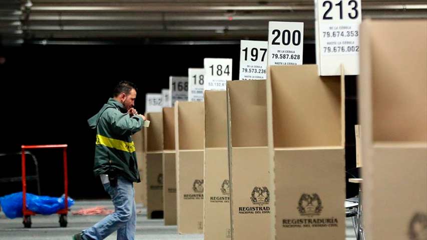 Duque y Petro buscan hasta el último voto en una Colombia dividida