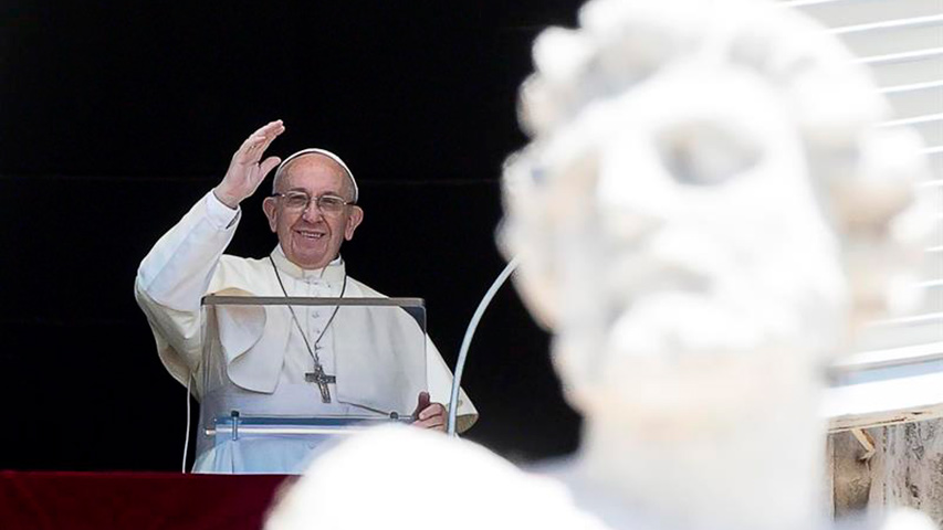 Papa pide pacto mundial que asegure “humanidad” a refugiados