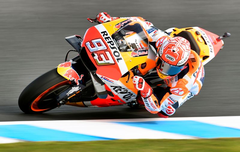 Repsol Honda Team's Spanish rider Marc Marquez speeds through a corner during the second MotoGP practice session at the Phillip Island circuit on October 26, 2018, ahead of the MotoGP Australian Grand Prix on October 28. - IMAGE RESTRICTED TO EDITORIAL USE - NO COMMERCIAL USE / AFP / William WEST / IMAGE RESTRICTED TO EDITORIAL USE - NO COMMERCIAL USE MOTO-PRIX-AUS