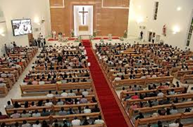 iglesia con personas