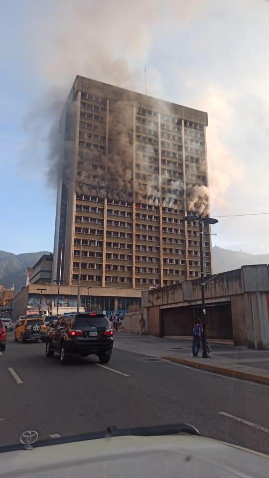 Incendio en la sede del Ministerio de Educación