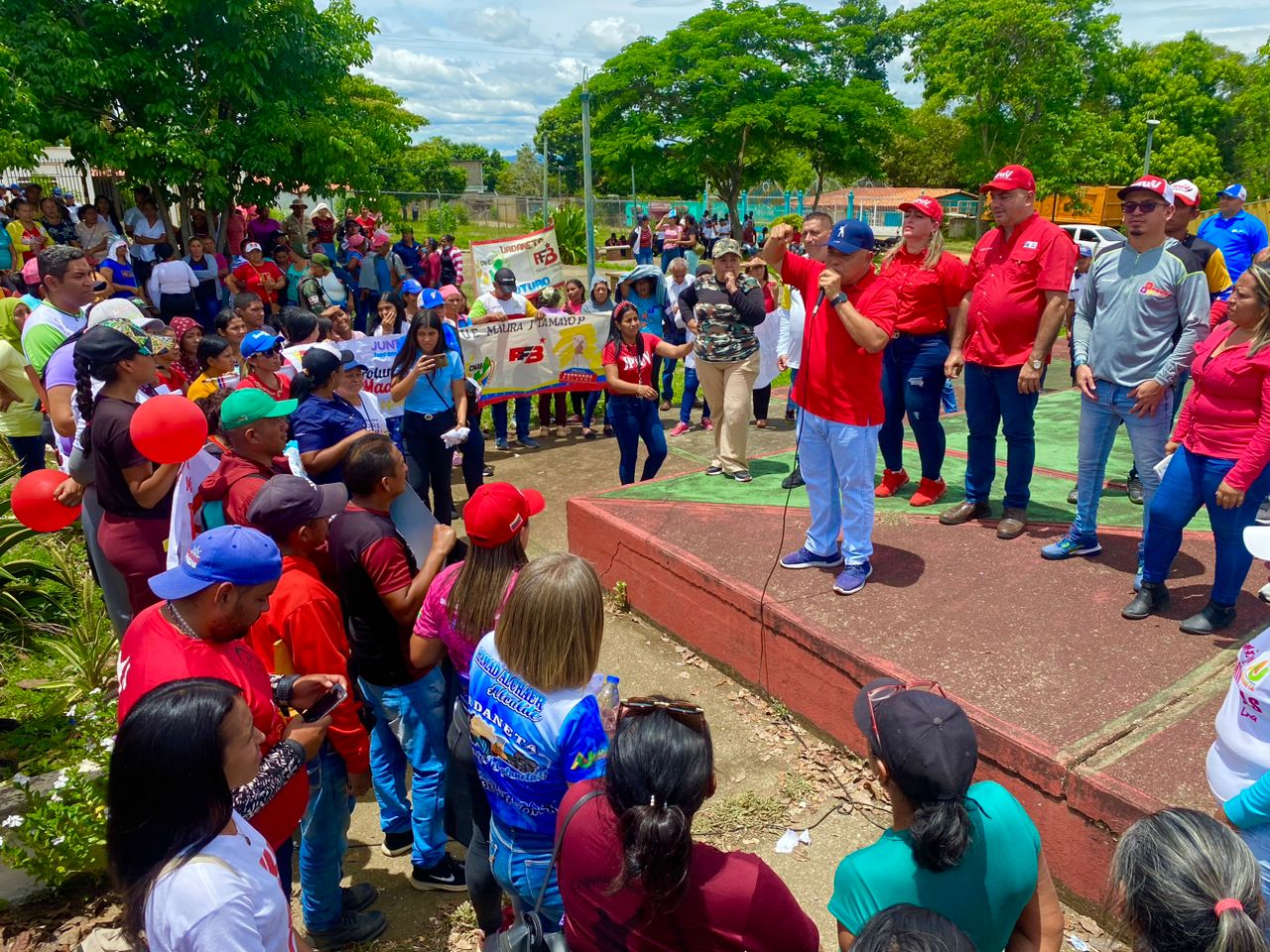 Desde el pueblo de Urdaneta se concentraron para rechazar sanciones contra Venezuela